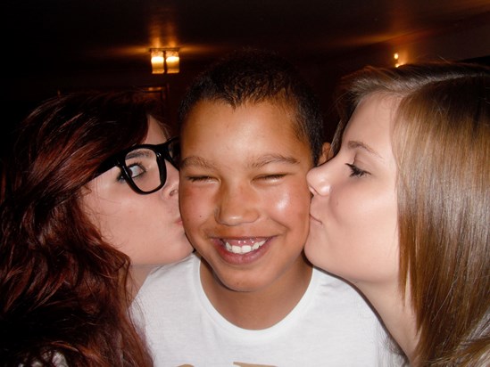 jade, ash and me.. he was so happy that night :D i miss you dude!
