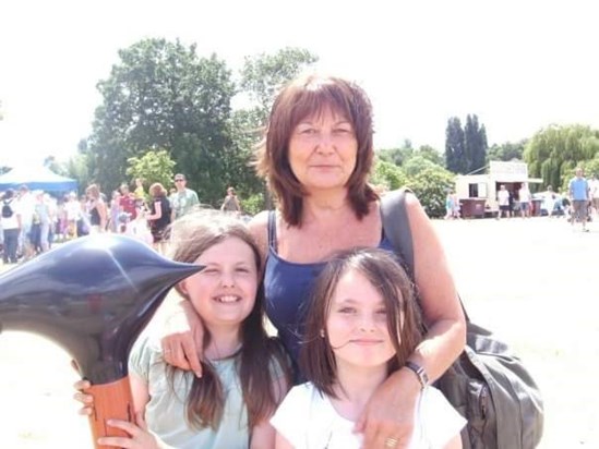 Mum, Niamh and Ciarrai