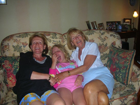 three happy female generations in France in 2008