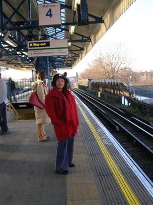 Claudia going to London Centre with Suzanne in december 2005.