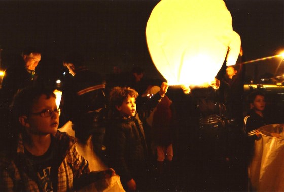 Releasing sky lanterns on the Hoe, Plymouth