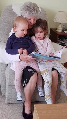 Nan reading to the girls 2021