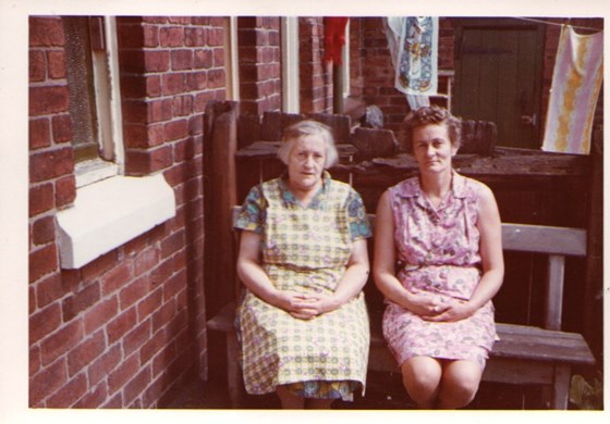Muriel and her Mum at Midland Terrace, Barrow Hill