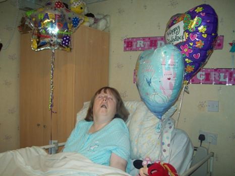 manda and her birthday balloons