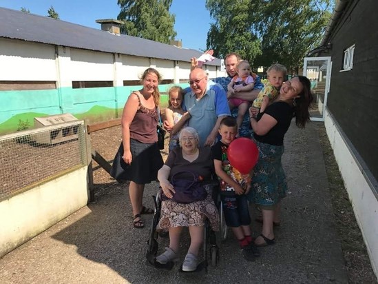Geoff Tricia with all kids and grandkids (Ethan's 2nd birthday 27 May 2017)