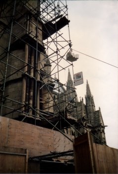 Stone being hoisted into place on the South Choir Transept.