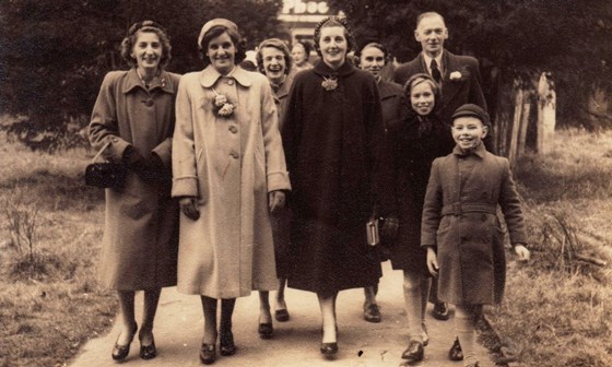 1940s family wedding: Joyce, Alice, Edna, Lucy, Barbara, John 