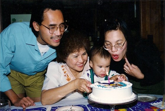 1 year old birthday with dad, grandma and mom
