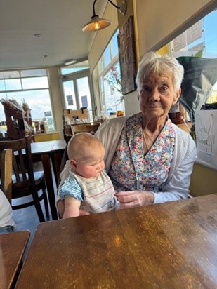 Maureen with her great grand niece Síofra