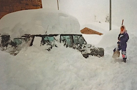 Maureen doing a bit of snow clearing. Courchevel 1990.