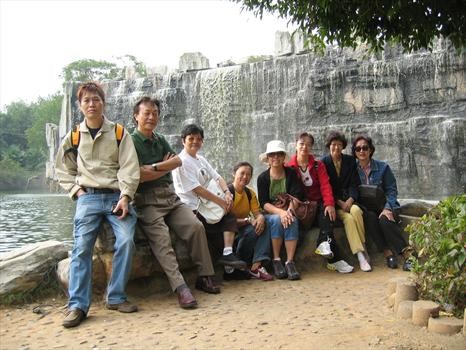 Choo's family visiting Hainan Island Nov07