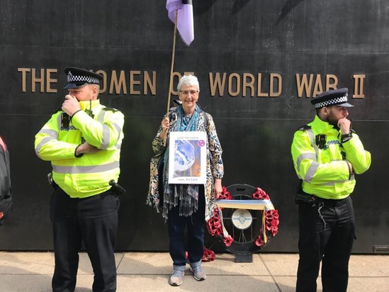 Lisa and the Monument to the Women of World War II, Whitehall