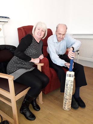 Feb 2019 with his BHOB CC 50th anniversary cricket bat , presented to Tel in 2001.