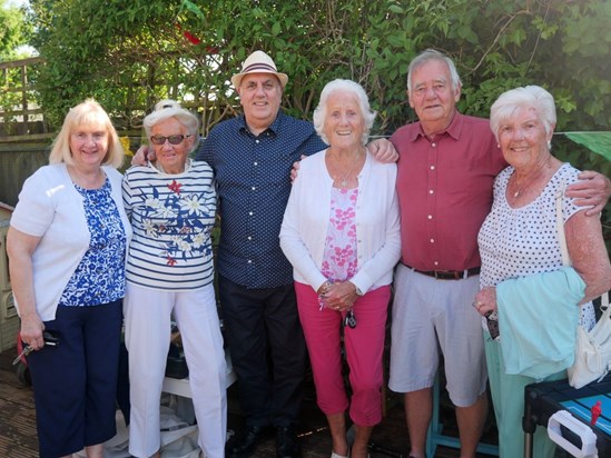 Shirley, Peter, Jayne, Brenda, Robert and Peggy - June 2023