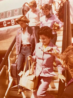 Grandma getting off the plane - she looks like a model!! Xxx ❤️