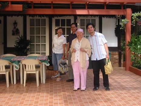 At Tita Emma Rivera's place, Tagaytay; April 2007