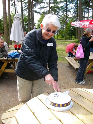 Felicity cutting the cake at the 2011 spring walk