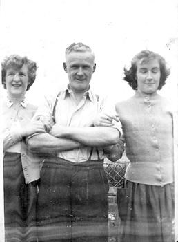 grandad kelly and his girls1