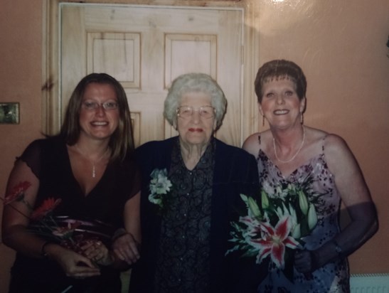 Carol, Her mum and Daughter Kelly on her wedding day