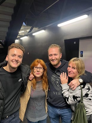 FF22C7D6 570C 4BEE BBD8 797E2F2F55A6 look who we bumped into on the way back to the station! You crocheted that top for me ❤️