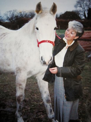 Carol with "Kelly" at Diseworth - Kelly was half Arab and too "flighty" but great in the stable!!