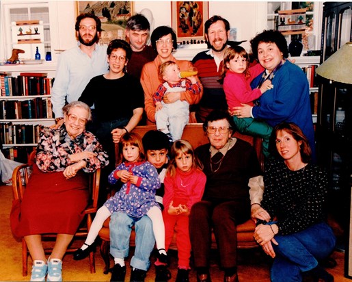 Family of Waitzmans with Don, Mimi, and Sam, Aunt Dotty, Hilda and her 5 Grandchildren approx 1994.