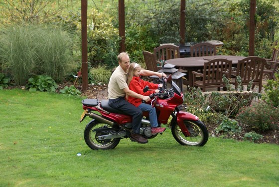 Janettes first motorbike ride in the garden oft the old house. 11.10.2009