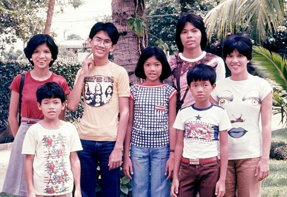 Seven of the Bautista siblings, mid-70s