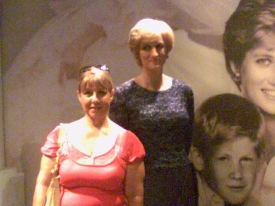 Kim at the Princess Diana Museum