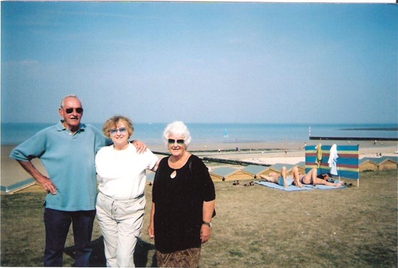 Minnis Bay Frank, Maureen and Pauline 2002